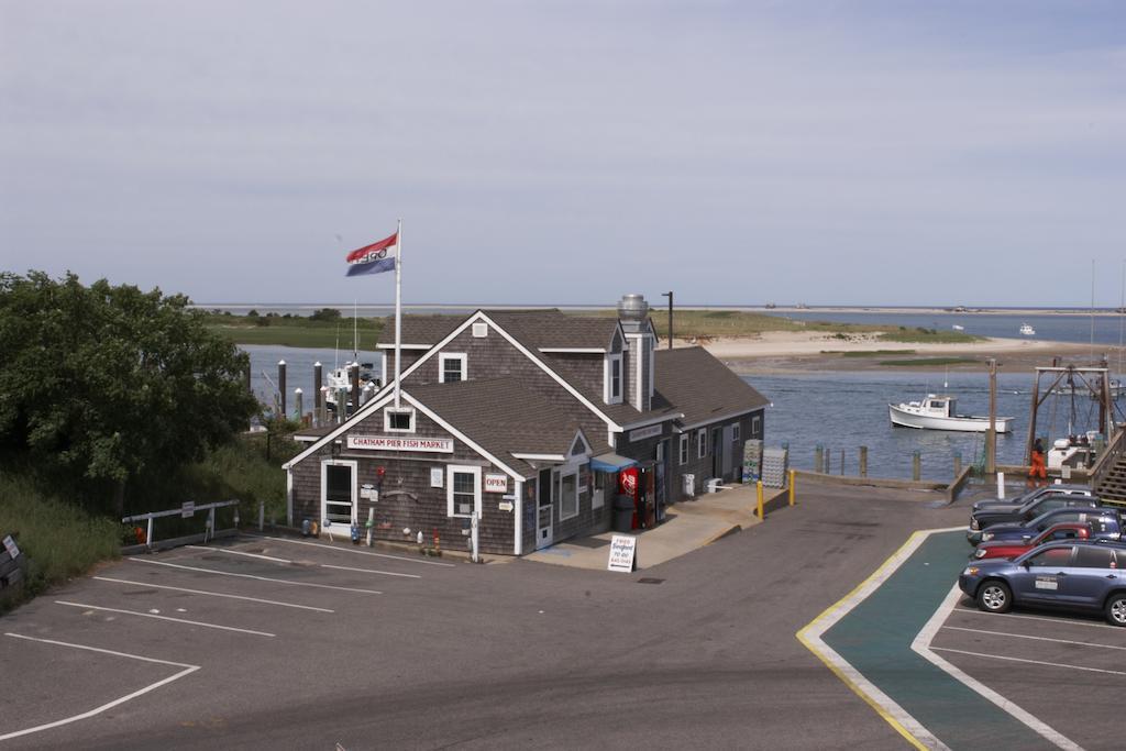 Old Harbor Inn Chatham Bagian luar foto